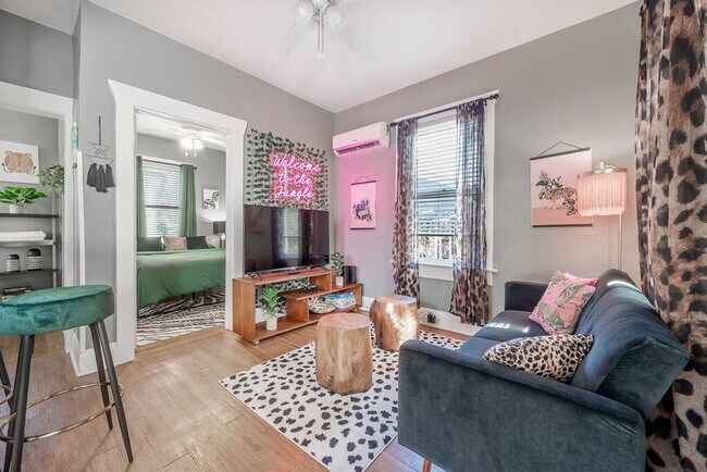 Foto del edificio - 5708 N Suwanee Ave
