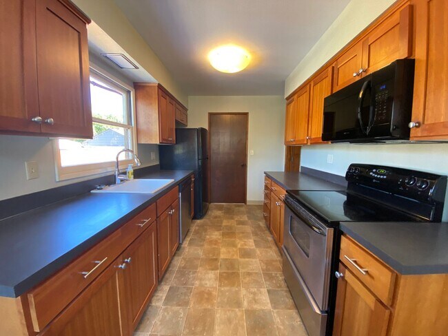 Building Photo - NE 33rd House!!! Amazing Location!!!