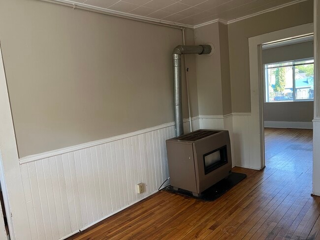 Building Photo - 743 N Eddy St