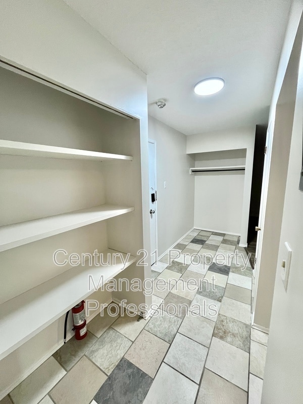 Building Photo - 11832 105 St