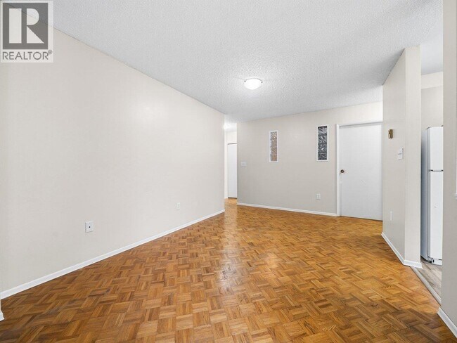 Photo du bâtiment - 9133 Capella Dr