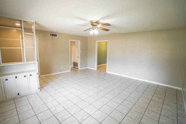 Building Photo - 204 Manor Dr