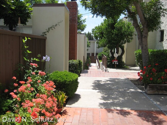 Foto del edificio - 7639 College Ave