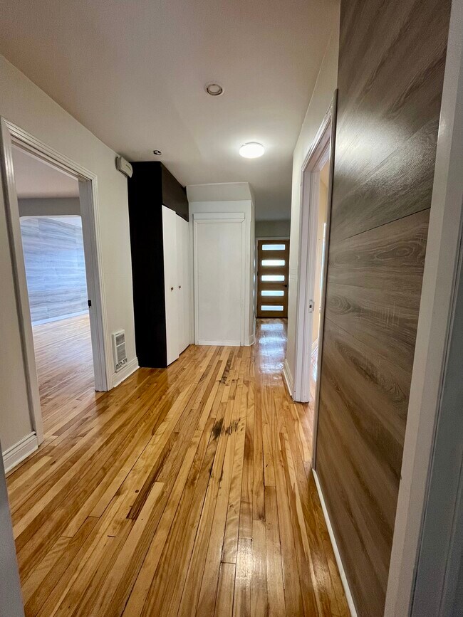 Building Photo - 7791 Av De Lorimier