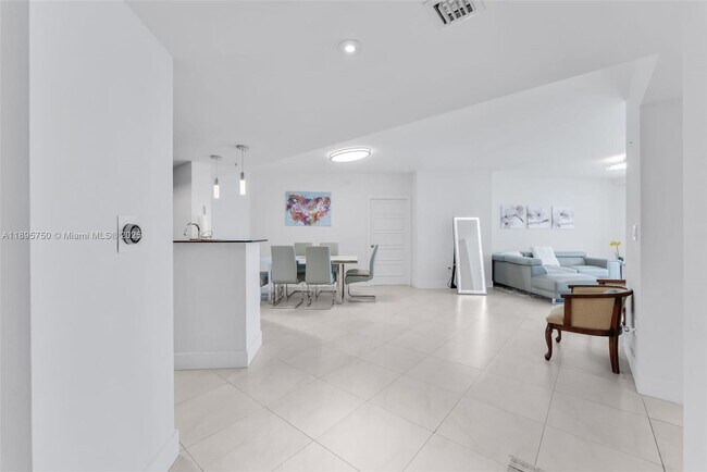 Building Photo - 16699 Collins Ave