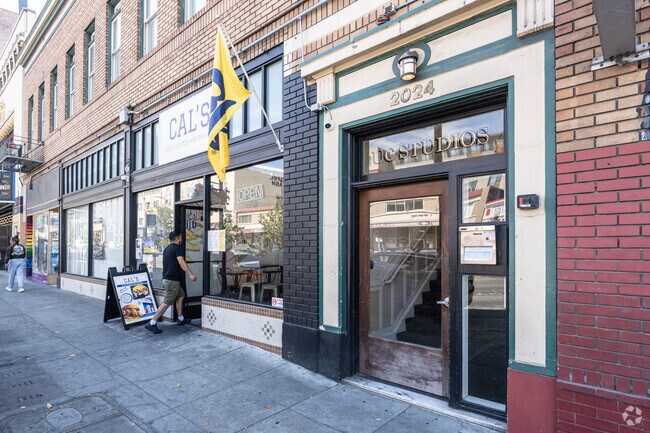 Entrada - UC Studios