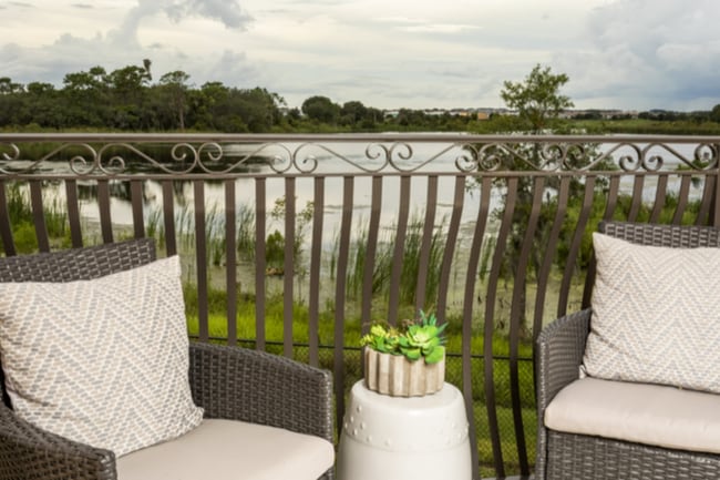 Patio con vistas al lago disponible - Portofino at Championsgate