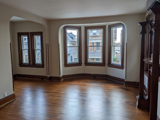 Building Photo - 33 E Main St