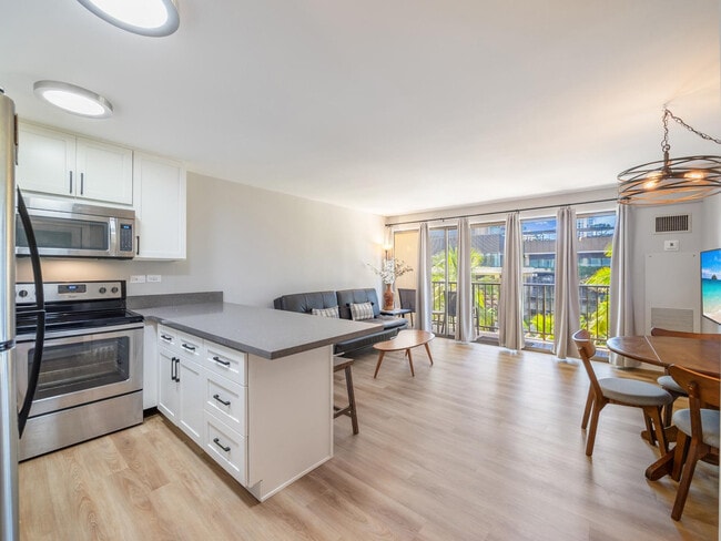 Building Photo - 2140 Kuhio Ave.