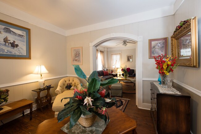 Building Photo - A smiling house in Lehigh Valley