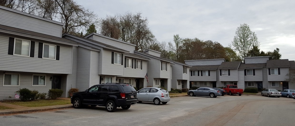 Primary Photo - 101 Cherry Hall Dr