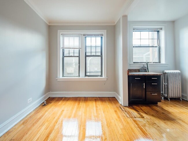 Foto del edificio - 2332 W Addison St