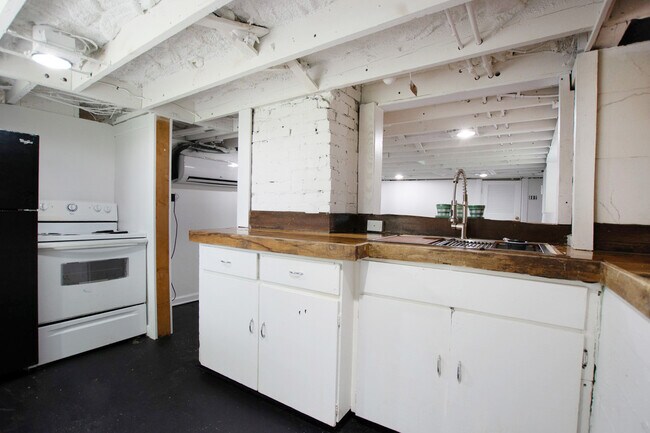 Cocina - 1713 E Main St