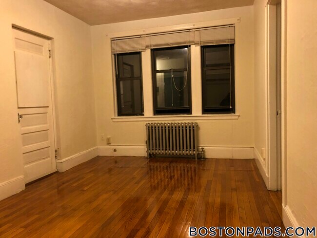 Building Photo - 63 Fellsway W