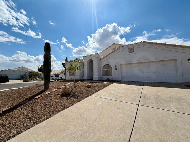 Foto del edificio - 7431 N Thornwood Rd