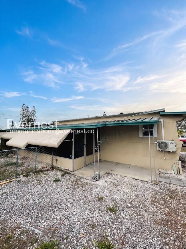 Foto del edificio - 2133 Melody Dr