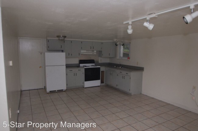 Foto del edificio - 430 Westwood Rd