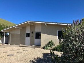 Building Photo - 420 Nevis St