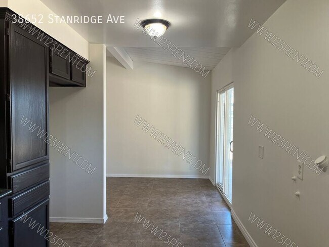 Foto del edificio - 38652 Stanridge Ave
