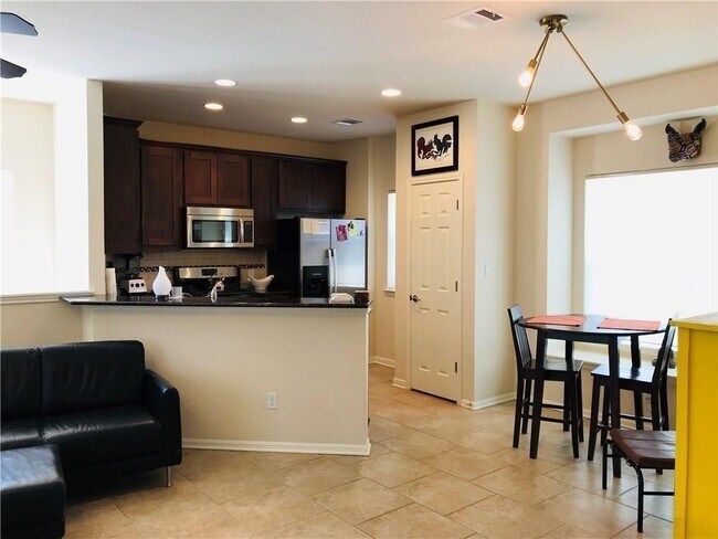 Building Photo - 1912 Tripshaw Ln