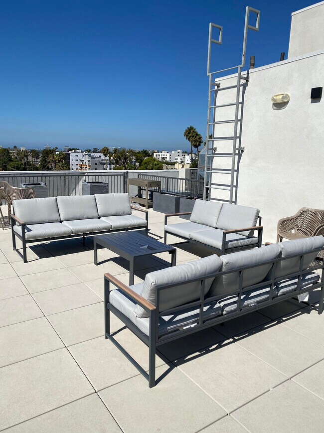 Foto del edificio - 11612 Culver Ave