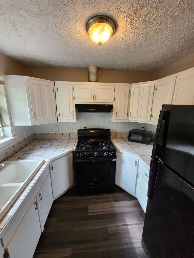 Foto del edificio - 4 Bed, 2 Bath Ranch Home in Atlanta!!