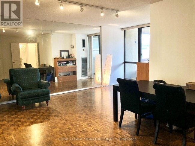 Building Photo - 89 McCaul St