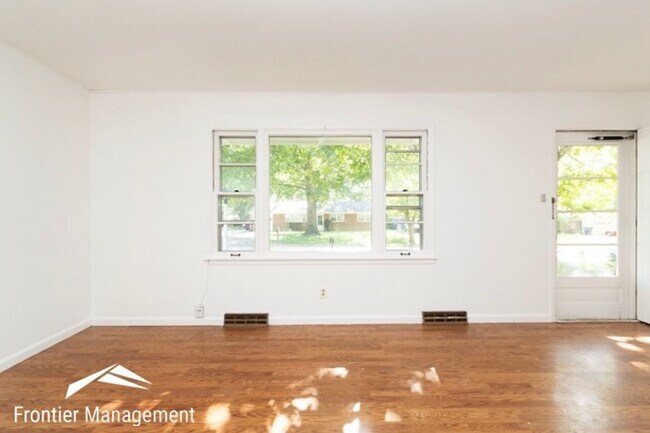 Foto del edificio - 1733 Vaughn Dr