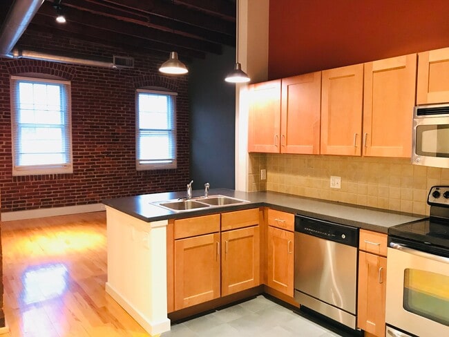 Building Photo - 425 N Prince St
