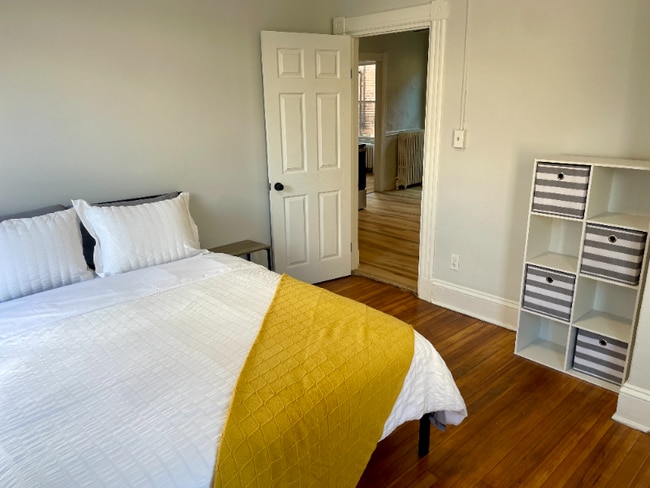 Building Photo - 451 New Park Ave