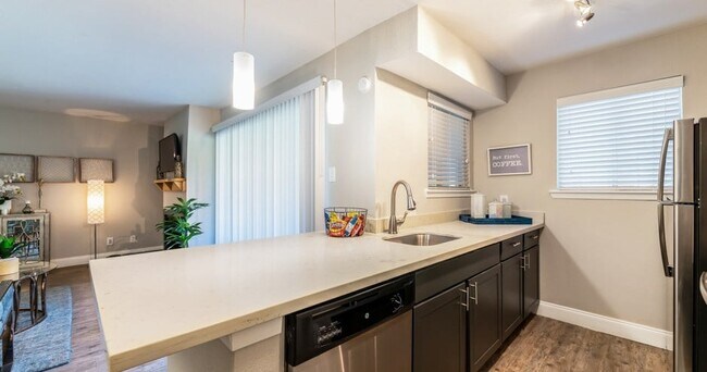 Foto del edificio - Flintridge Apartment Homes