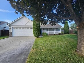 Building Photo - 1506 E Vanetta Ave