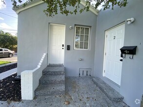 Building Photo - 10 N Palmway