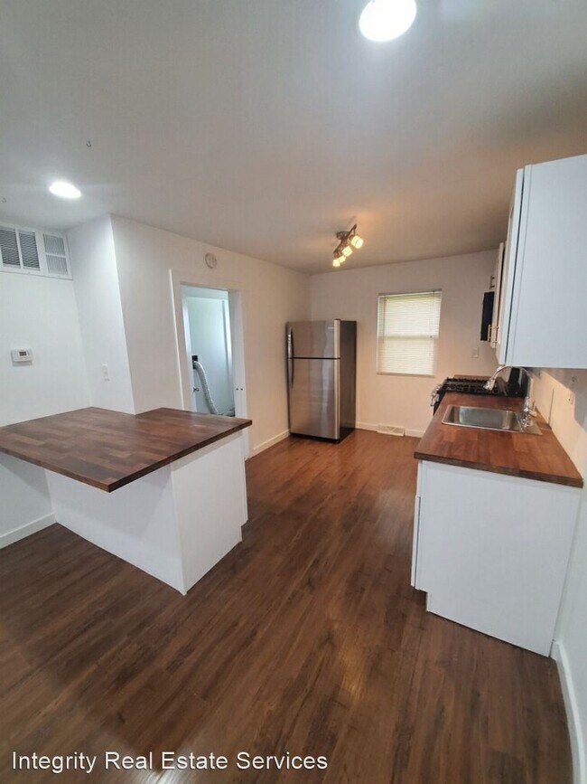 Foto del edificio - 3 br, 1 bath House - 128 W. Louden St.