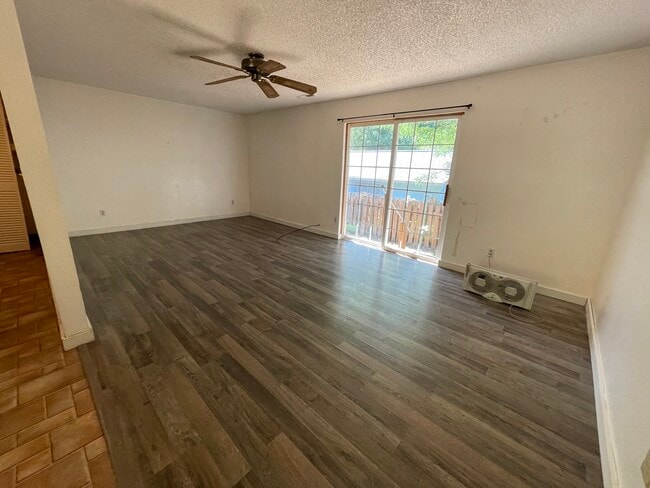 Building Photo - 100 SW Ruckel St