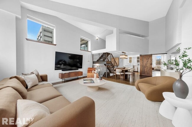 Building Photo - 305 Second Avenue