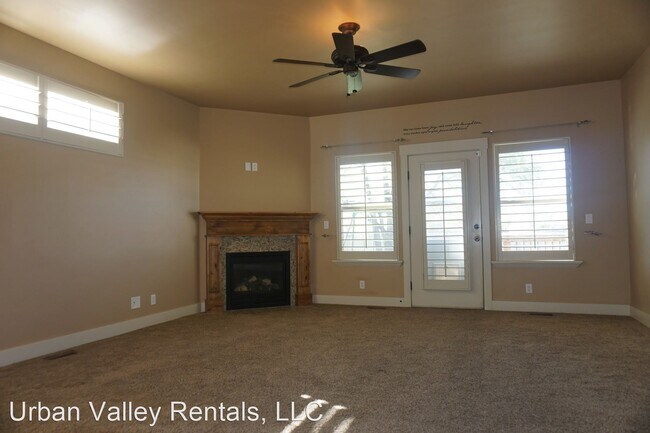 Foto del edificio - 4 br, 2.5 bath House - 222 E. Belle Glenn Cir