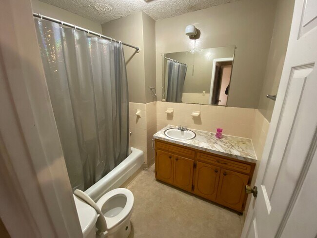 Building Photo - 1 Bed/1 Bath Apt. for lease, 1116 Booth Ro...