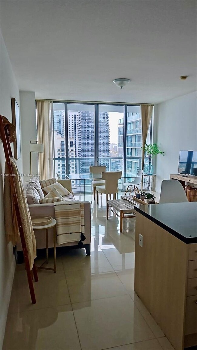 Foto del edificio - 79 SW 12th St