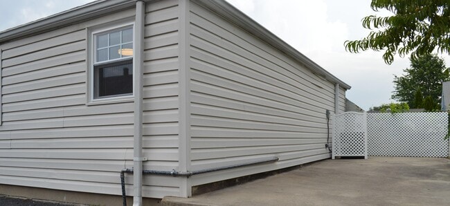 Building Photo - 361 Fern Ave