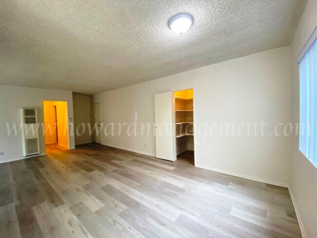 Building Photo - 3637 Mentone Ave