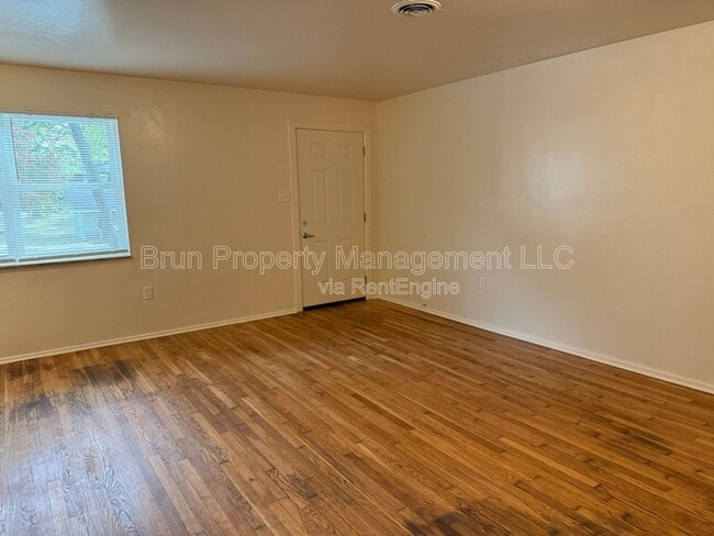 Building Photo - 3817 Woodlake Dr