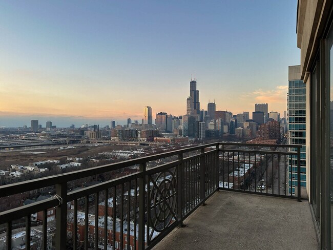 Foto del edificio - 5 E 14th Pl