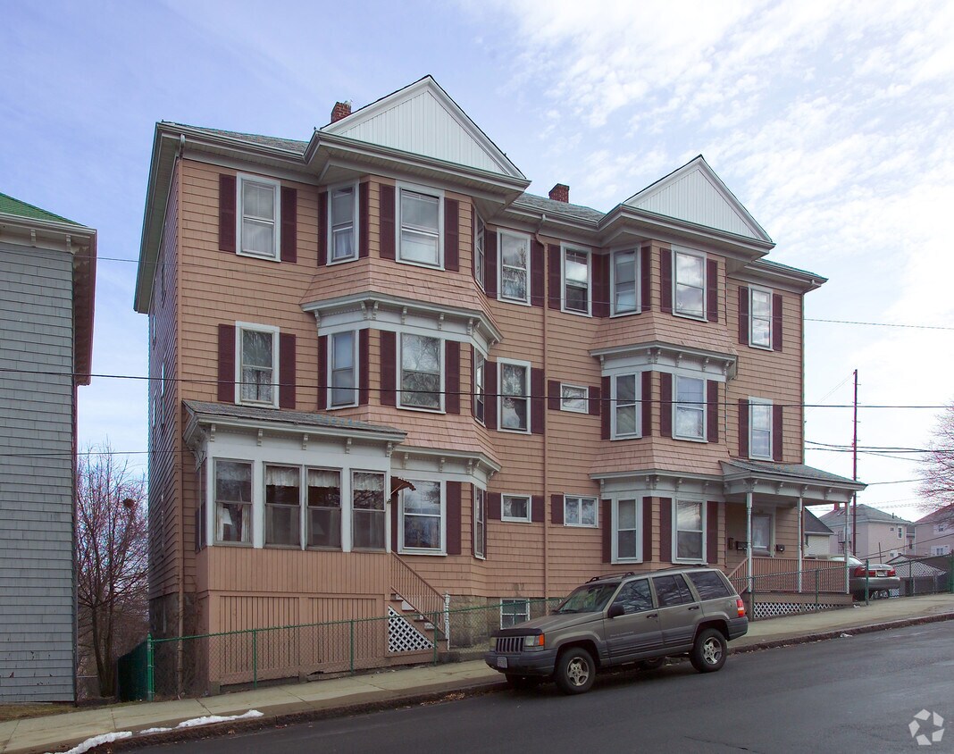 228248 Bradford Ave, Fall River, MA 02721 Apartments in Fall River