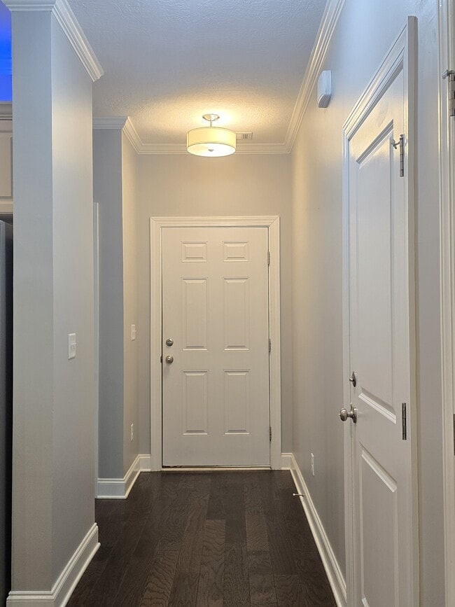 Building Photo - 697 Red Cedar Ct