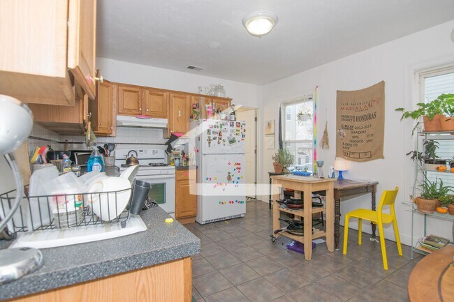 Foto del edificio - 9/1/25 Sunny Pratt St 6BR/2BA w/balcony, A...