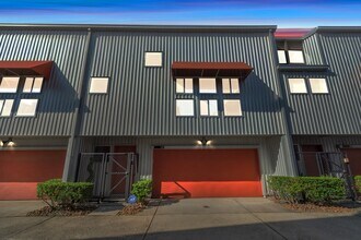 Building Photo - 2605 Calumet St