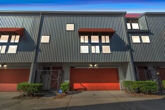 Building Photo - 2605 Calumet St