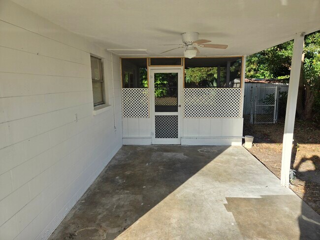 Foto del edificio - 2119 N Allendale Ave