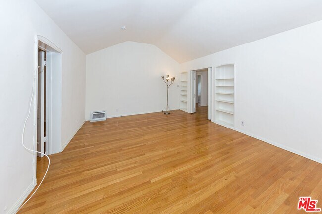Building Photo - 852 N FORMOSA Ave